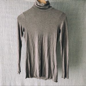 LAST CHANCE Gap Lightweight Turtleneck